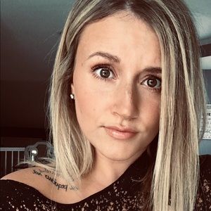 Meet your Posher, Holly